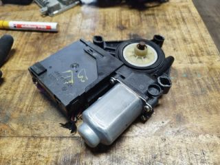 bontott VW GOLF V Bal első Ablakemelő Motor