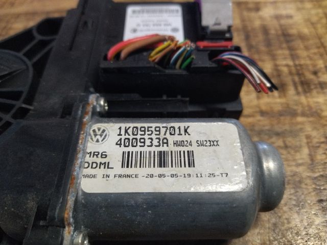 bontott VW GOLF V Bal első Ablakemelő Motor