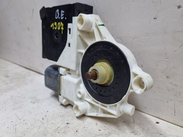 bontott VW GOLF V Bal első Ablakemelő Motor