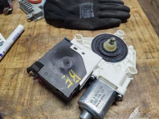 bontott VW GOLF V Bal első Ablakemelő Motor