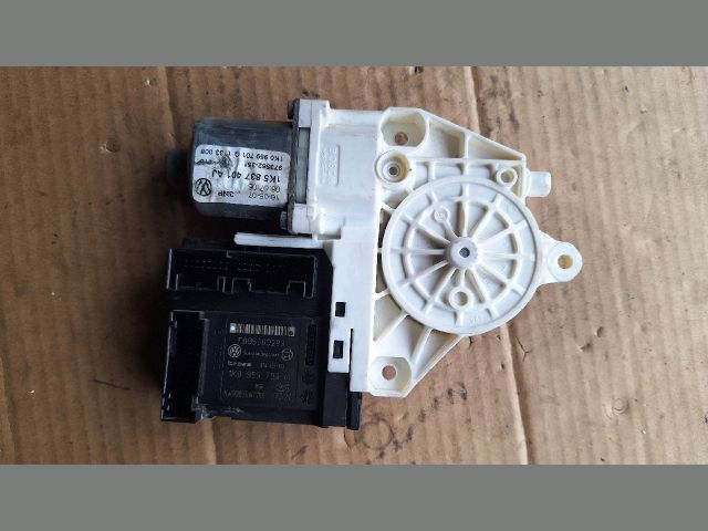 bontott VW GOLF V Bal első Ablakemelő Motor