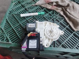 bontott VW GOLF V Bal első Ablakemelő Motor