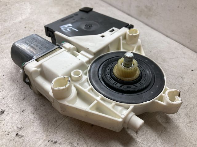 bontott VW GOLF V Bal első Ablakemelő Motor