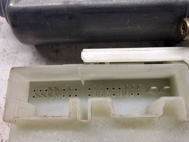 bontott VW GOLF V Bal első Ablakemelő Motor