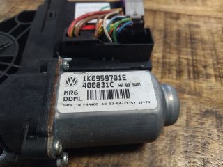 bontott VW GOLF V Bal első Ablakemelő Motor