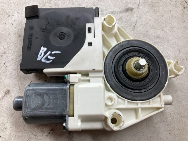 bontott VW GOLF V Bal első Ablakemelő Motor