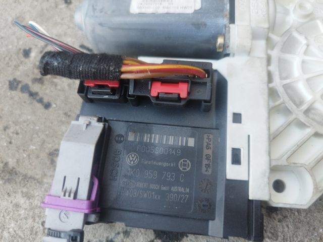 bontott VW GOLF V Bal első Ablakemelő Motor