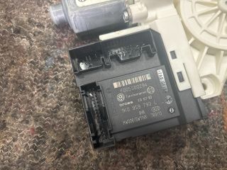 bontott VW GOLF V Bal első Ablakemelő Motor