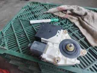 bontott VW GOLF V Bal első Ablakemelő Motor