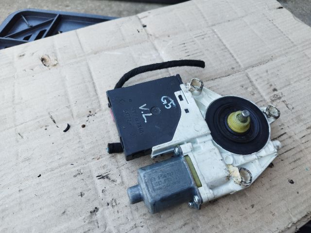 bontott VW GOLF V Bal első Ablakemelő Motor