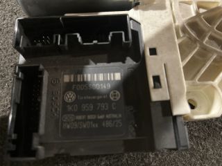 bontott VW GOLF V Bal első Ablakemelő Motor