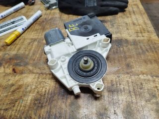 bontott VW GOLF V Bal első Ablakemelő Motor