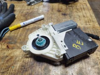 bontott VW GOLF V Bal első Ablakemelő Motor