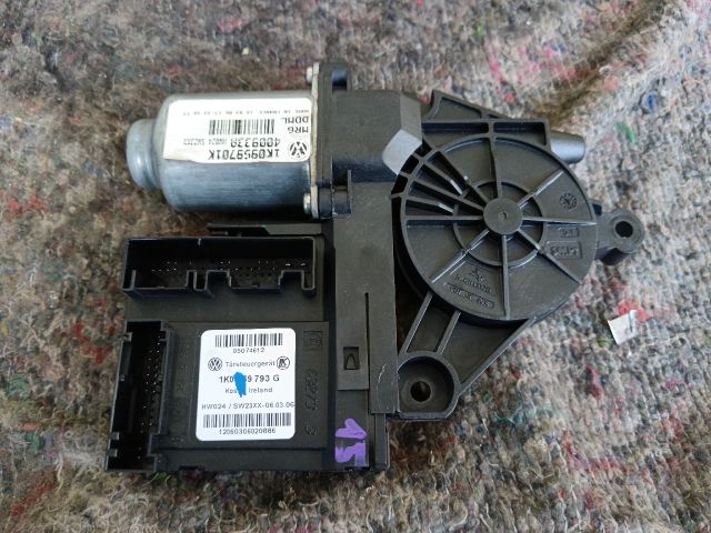 bontott VW GOLF V Bal első Ablakemelő Motor