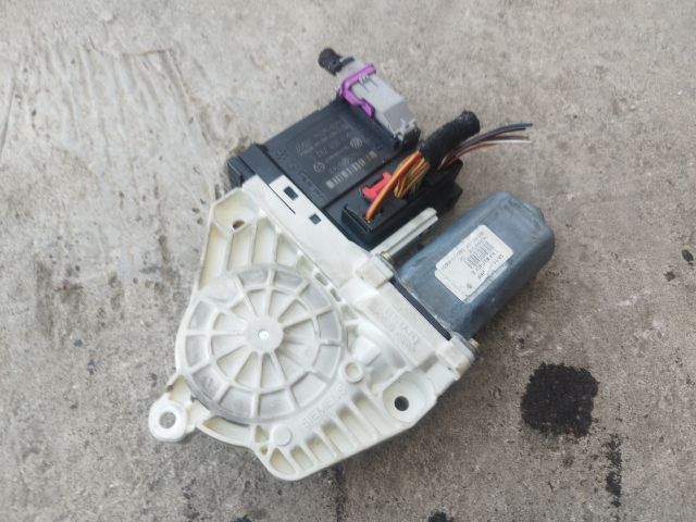 bontott VW GOLF V Bal első Ablakemelő Motor