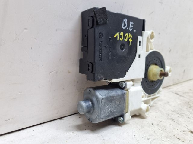 bontott VW GOLF V Bal első Ablakemelő Motor