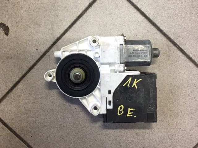 bontott VW GOLF V Bal első Ablakemelő Motor