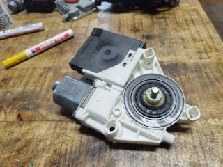 bontott VW GOLF V Bal első Ablakemelő Motor