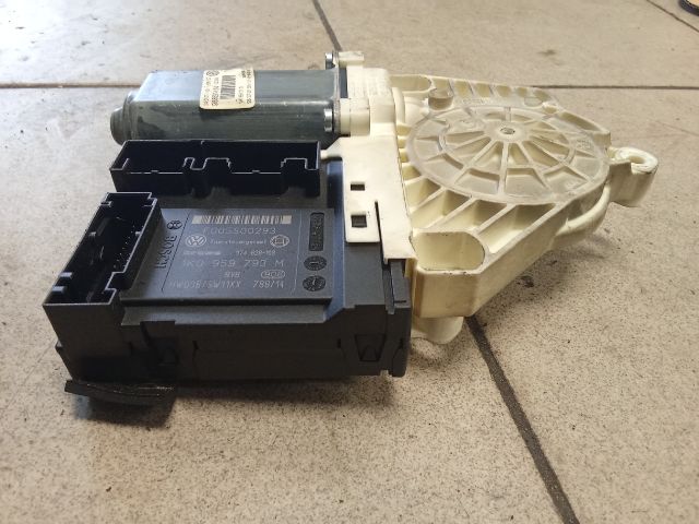 bontott VW GOLF V Bal első Ablakemelő Motor