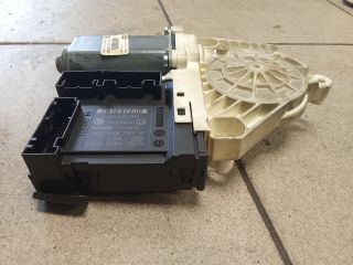 bontott VW GOLF V Bal első Ablakemelő Motor