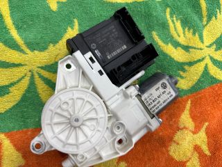 bontott VW GOLF V Bal első Ablakemelő Motor