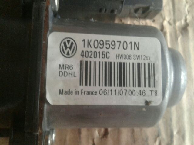 bontott VW GOLF V Bal első Ablakemelő Motor