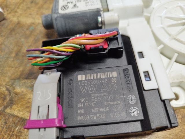 bontott VW GOLF V Bal első Ablakemelő Motor