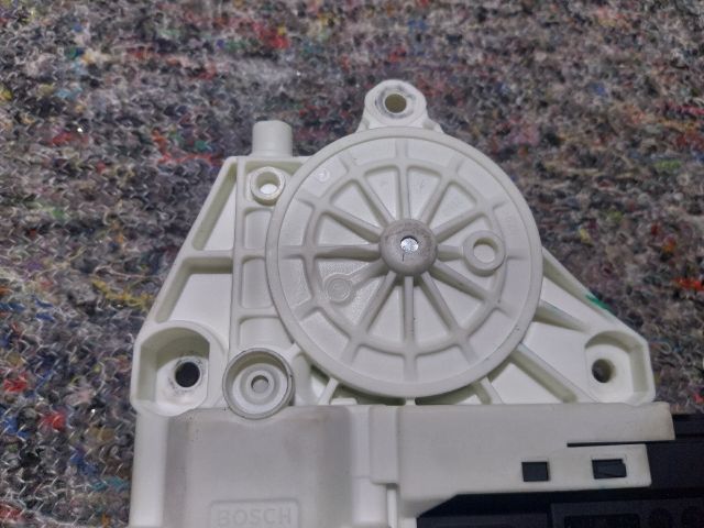 bontott VW GOLF V Bal első Ablakemelő Motor