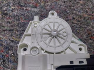 bontott VW GOLF V Bal első Ablakemelő Motor