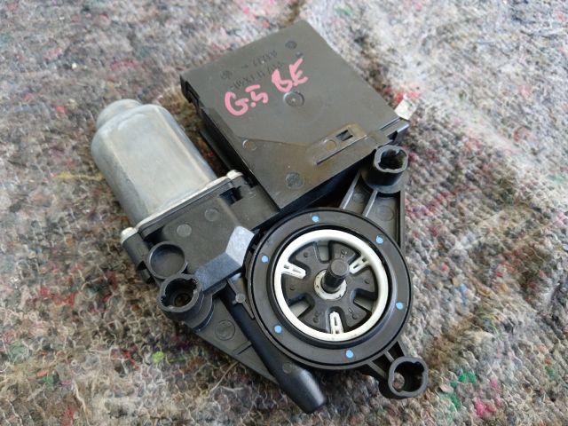 bontott VW GOLF V Bal első Ablakemelő Motor