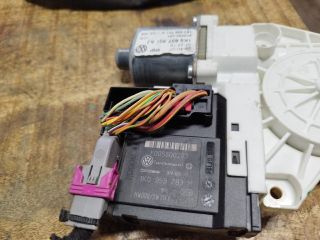 bontott VW GOLF V Bal első Ablakemelő Motor