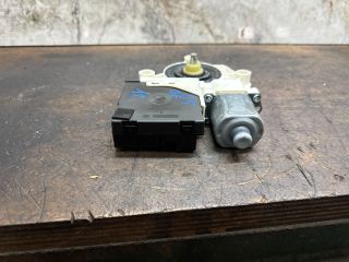 bontott VW GOLF V Bal első Ablakemelő Motor