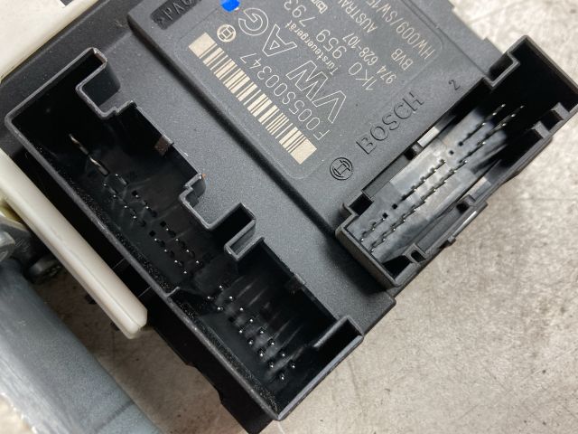 bontott VW GOLF V Bal első Ablakemelő Motor