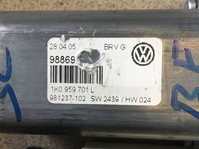 bontott VW GOLF V Bal első Ablakemelő Motor