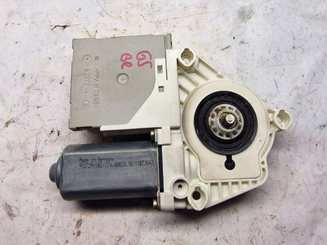 bontott VW GOLF V Bal első Ablakemelő Motor