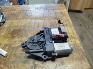 bontott VW GOLF V Bal első Ablakemelő Motor