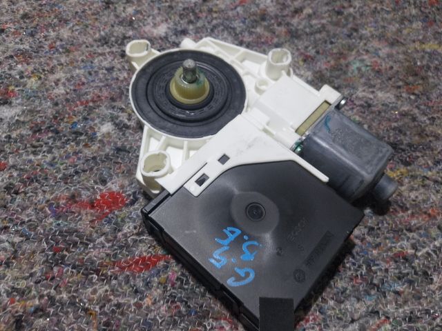 bontott VW GOLF V Bal első Ablakemelő Motor