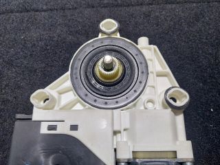 bontott VW GOLF V Bal első Ablakemelő Motor