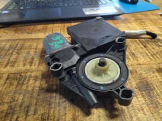 bontott VW GOLF V Bal első Ablakemelő Motor