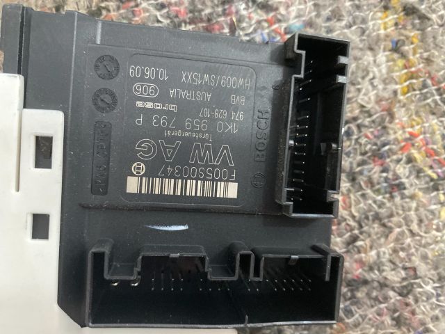 bontott VW GOLF V Bal első Ablakemelő Motor