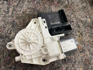 bontott VW GOLF V Bal első Ablakemelő Motor