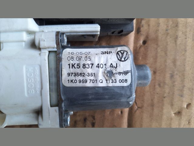 bontott VW GOLF V Bal első Ablakemelő Motor