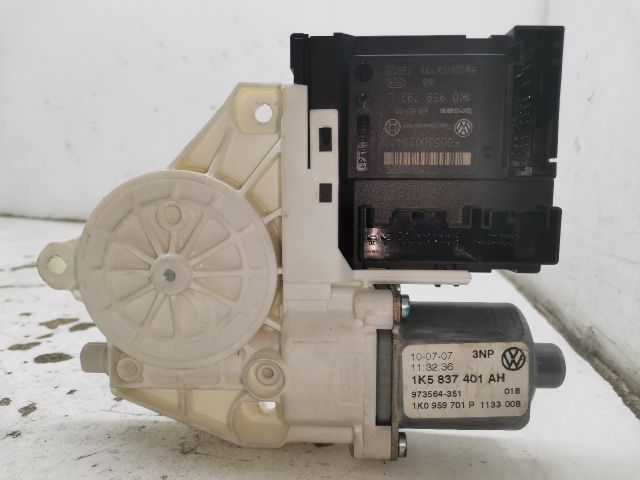 bontott VW GOLF V Bal első Ablakemelő Motor