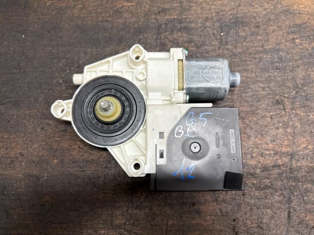 bontott VW GOLF V Bal első Ablakemelő Motor