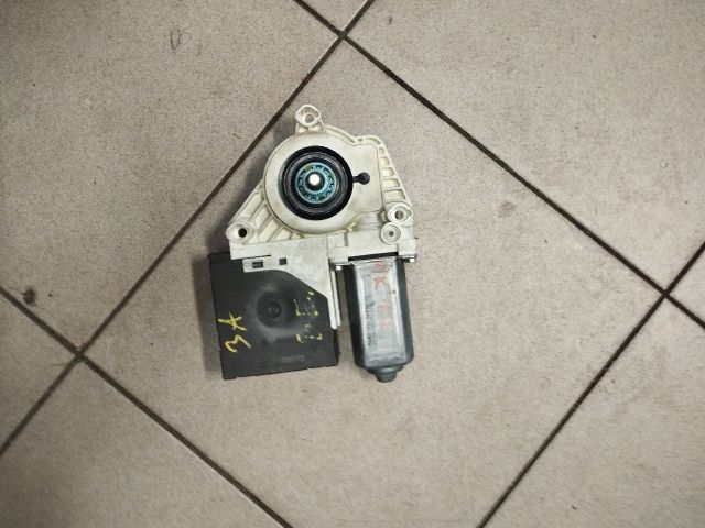 bontott VW GOLF V Bal első Ablakemelő Motor