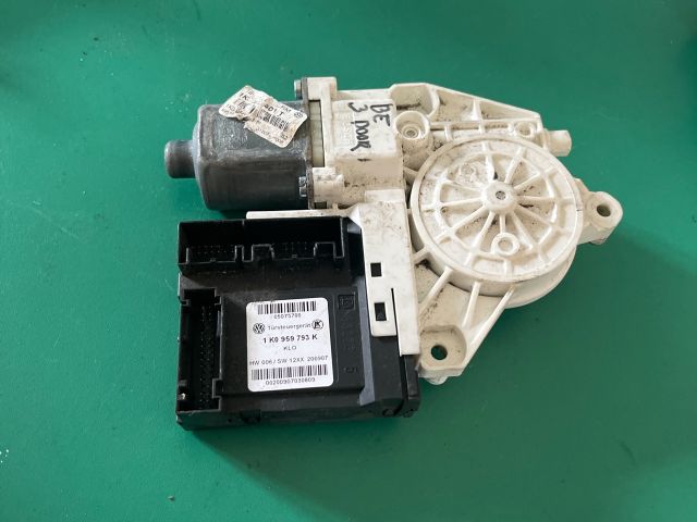 bontott VW GOLF V Bal első Ablakemelő Motor