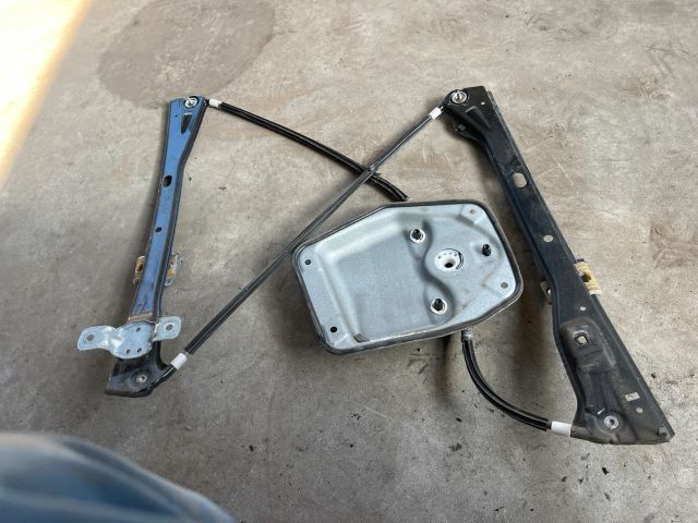 bontott VW GOLF V Bal első Ablakemelő Szerkezet (Elektromos)