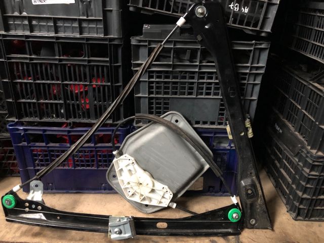 bontott VW GOLF V Bal első Ablakemelő Szerkezet (Elektromos)