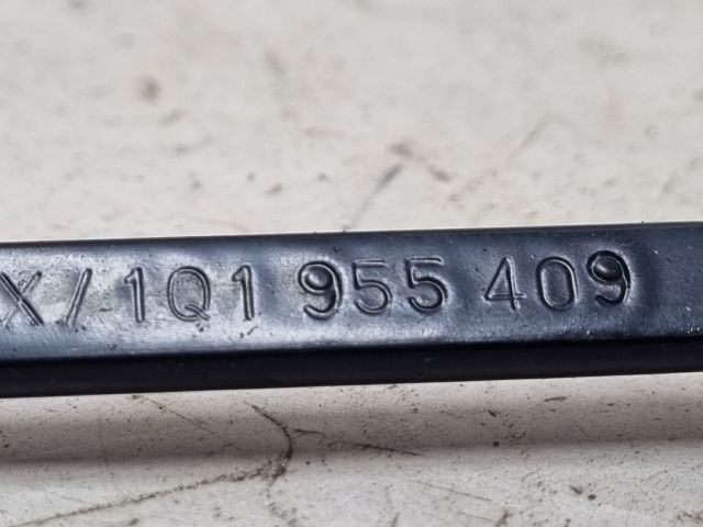 bontott VW GOLF V Bal első Ablaktörlő Kar