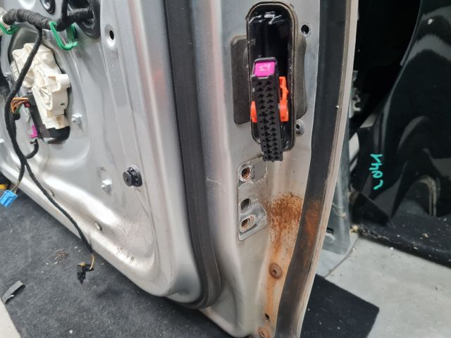 bontott VW GOLF V Bal első Ajtó (Részeivel)